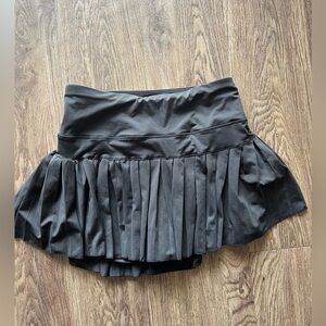 Gold Hinge Black Pleated Tennis Skirt